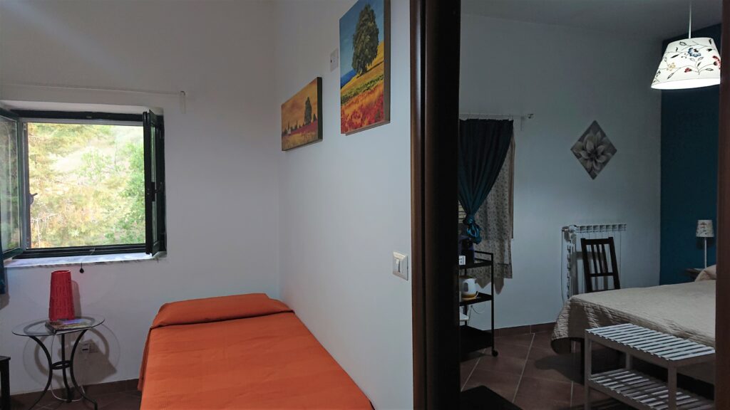 camera family letto matrimoniale e due letti singoli bed and breakfast casa di campagna Trivigno Castelmezzano Potenza Basilicata
